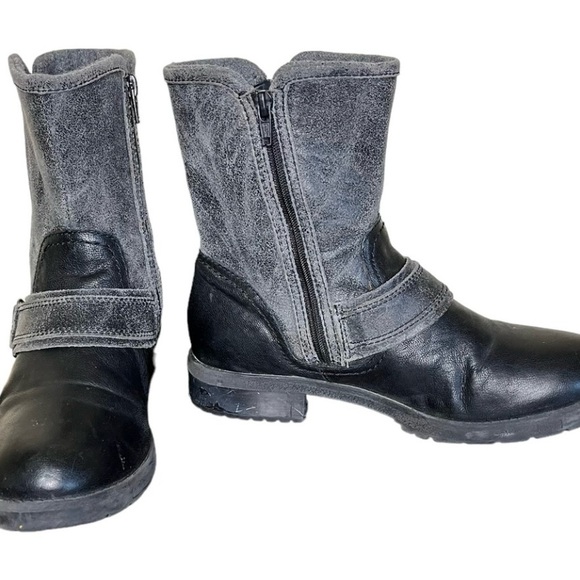 CLARKS Faralyn Rise Moto Black Leather Ankle
Boots Side Zip Size 8 - Picture 11 of 11